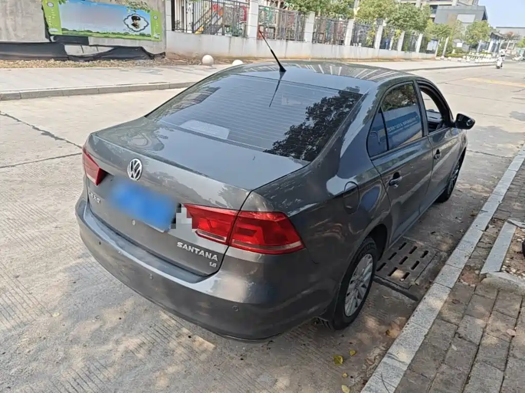 Volkswagen Santana — миниатюра 5