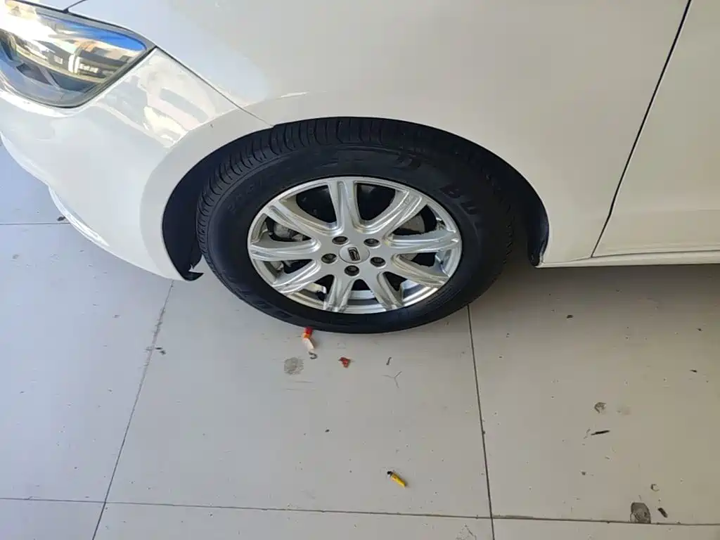 Qoros Qoros 3 — миниатюра 23