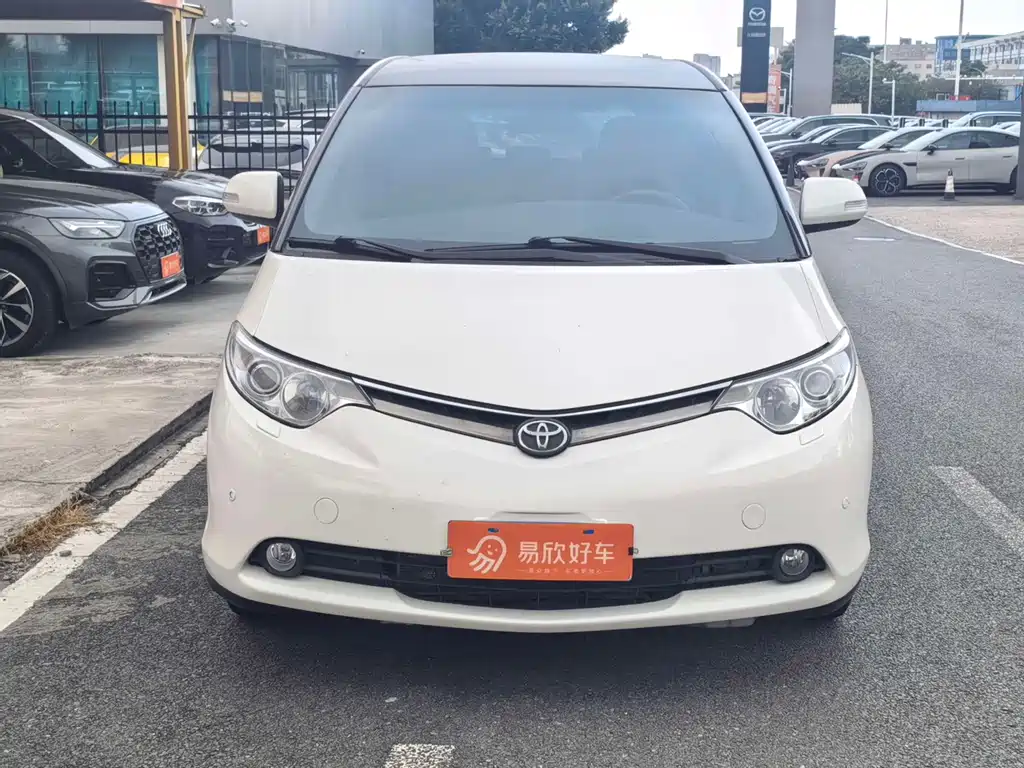 Toyota Previa — миниатюра 2