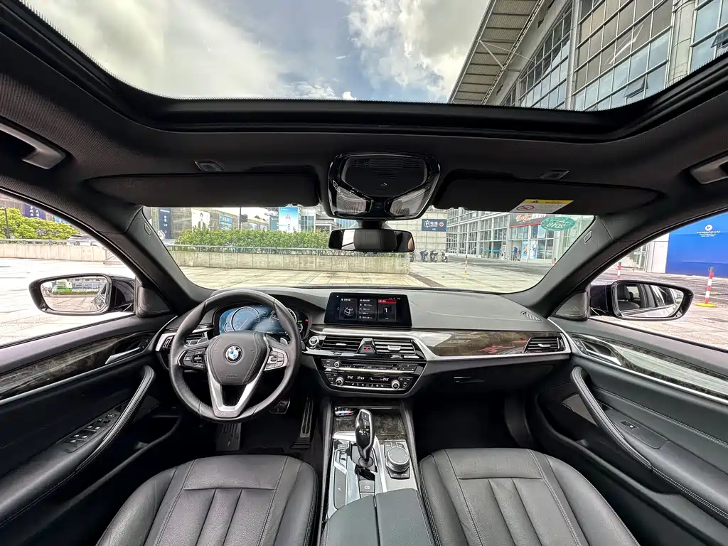 BMW 5 Series — миниатюра 12