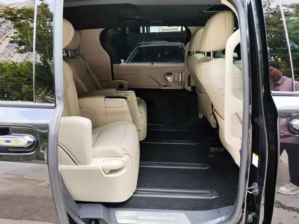 Toyota Sienna — миниатюра 9
