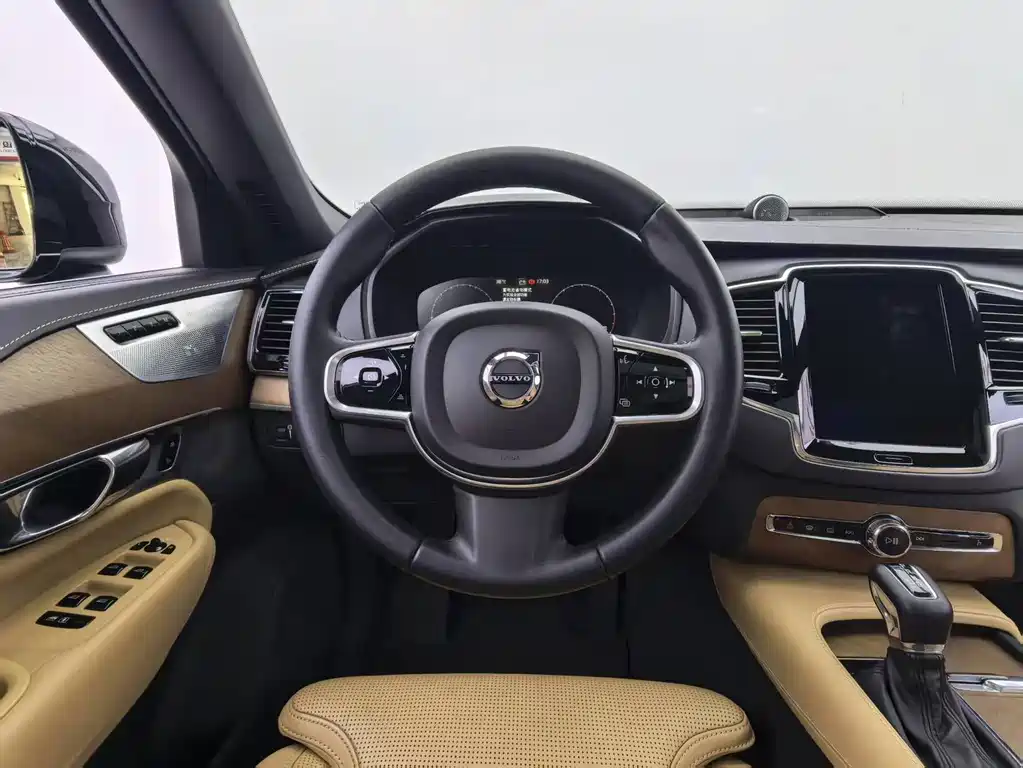 Volvo XC90 — миниатюра 13