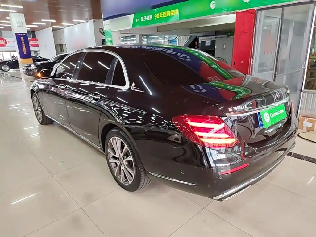 Mercedes-Benz E-Class — миниатюра 5