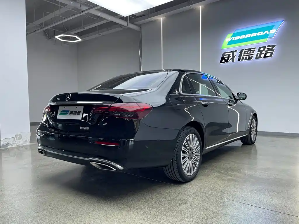 Mercedes-Benz E-Class — миниатюра 8