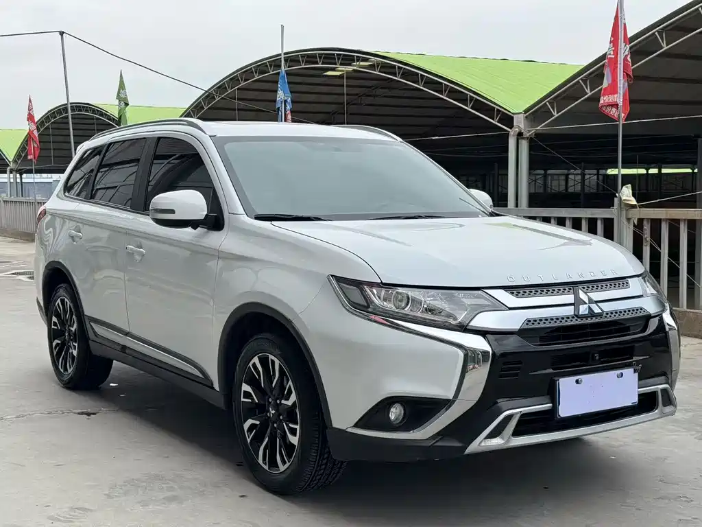 Mitsubishi Outlander — миниатюра 3