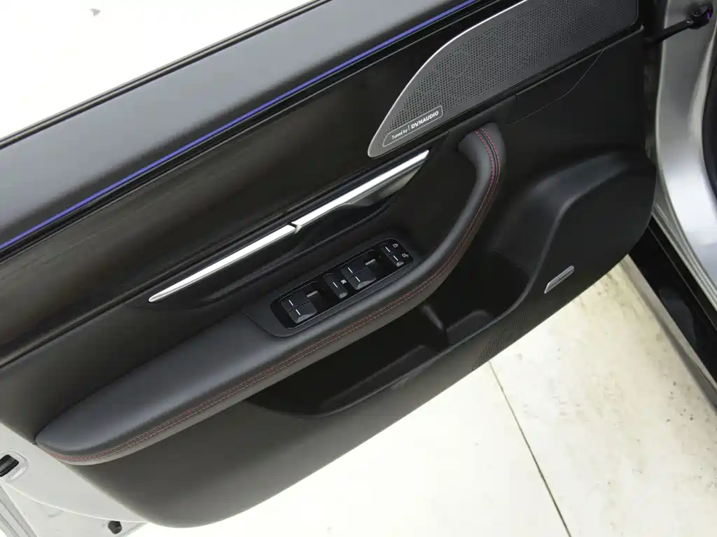 XPeng P7 — миниатюра 8