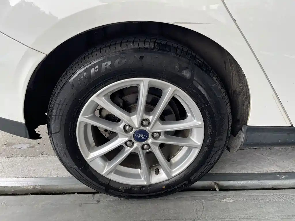 Ford Focus — миниатюра 10