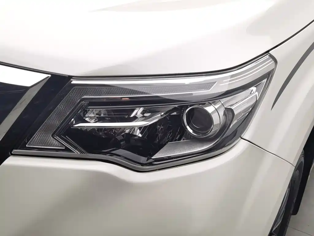 Nissan Terra 2018 2.5L AT Flagship