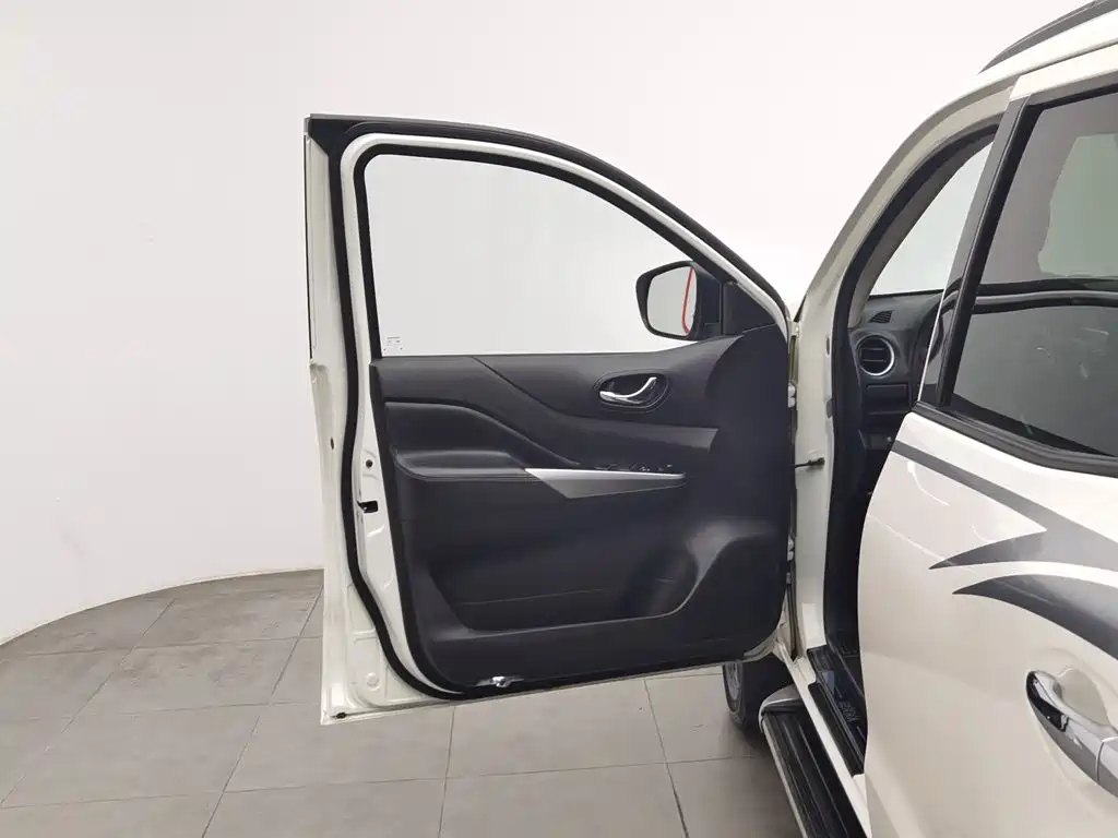 Nissan Terra 2018 2.5L AT Flagship