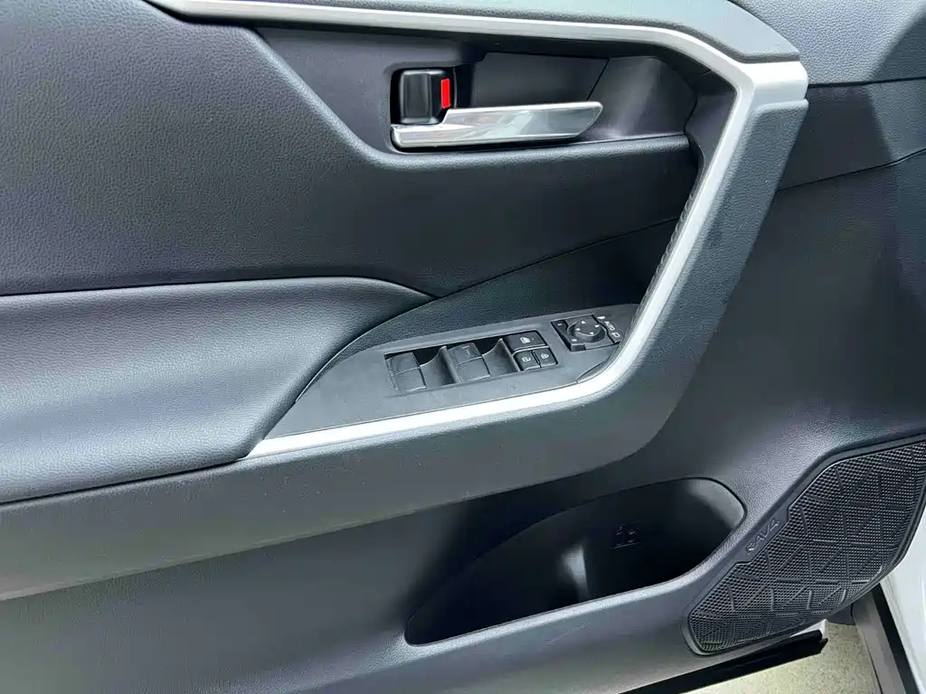 Toyota RAV4 — миниатюра 18