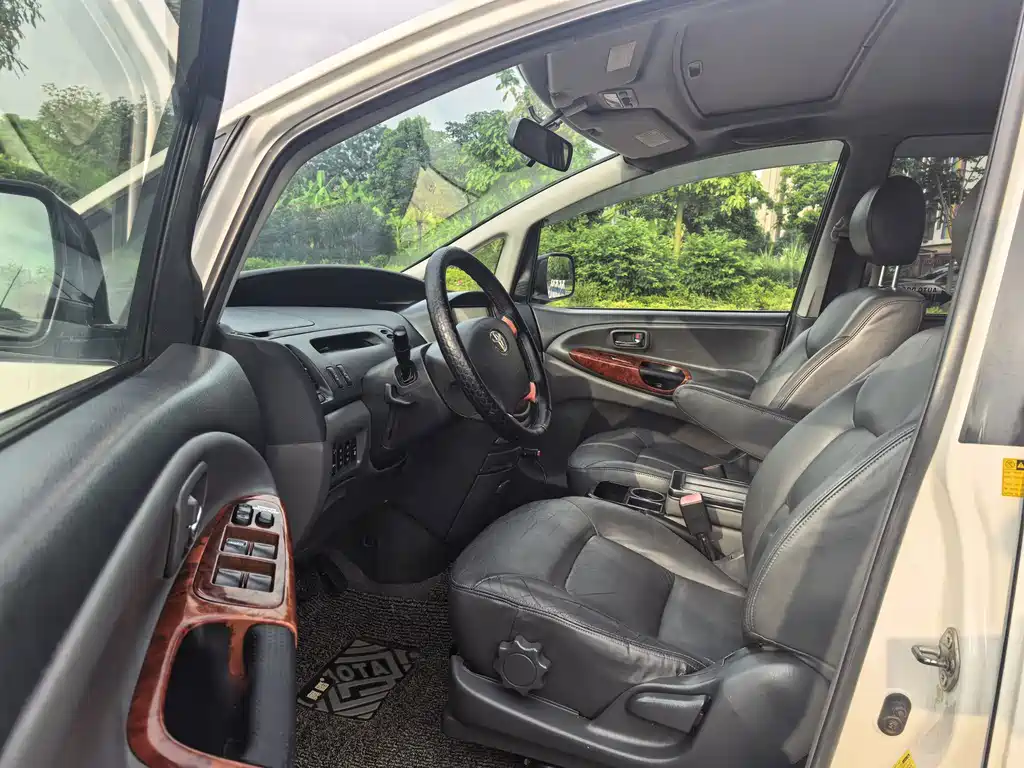 Toyota Previa — миниатюра 8