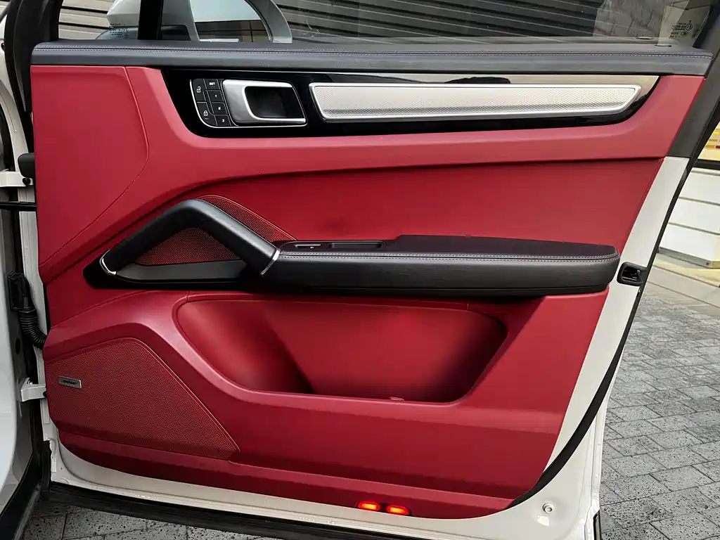 Porsche Cayenne — миниатюра 11
