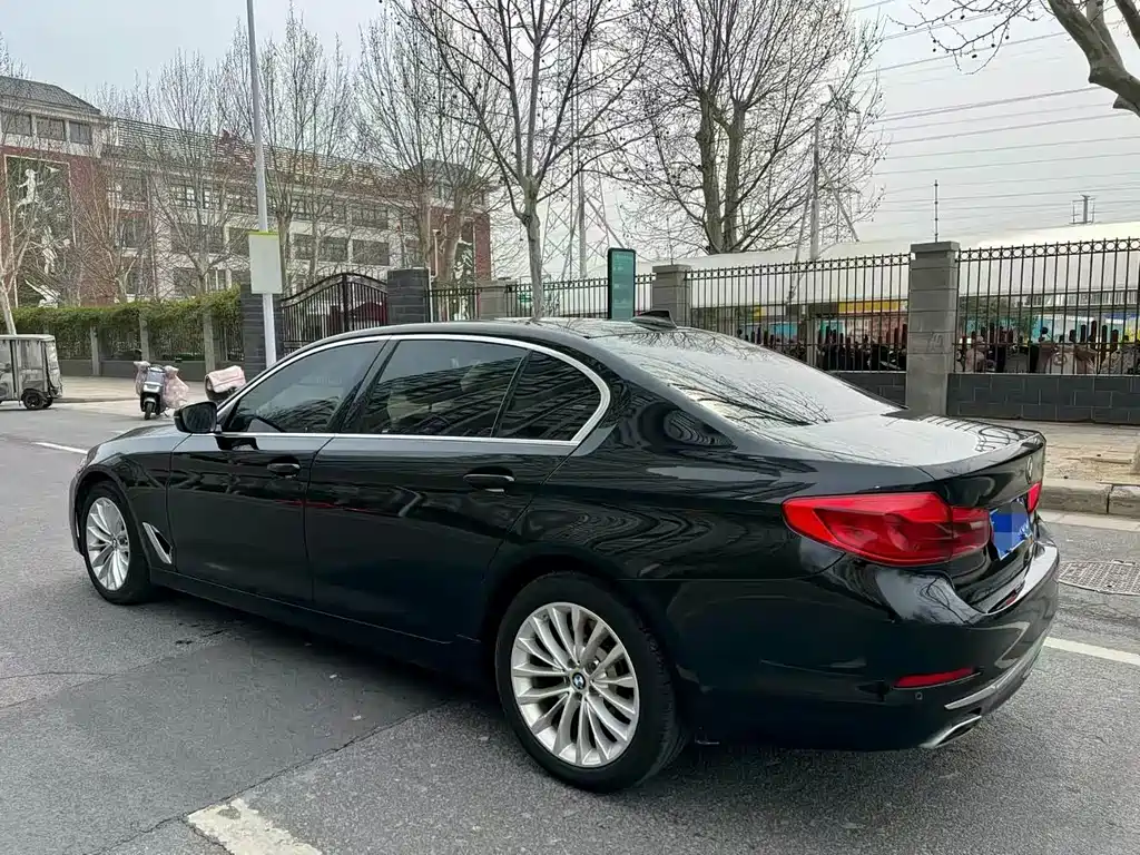 BMW 5 Series — миниатюра 7