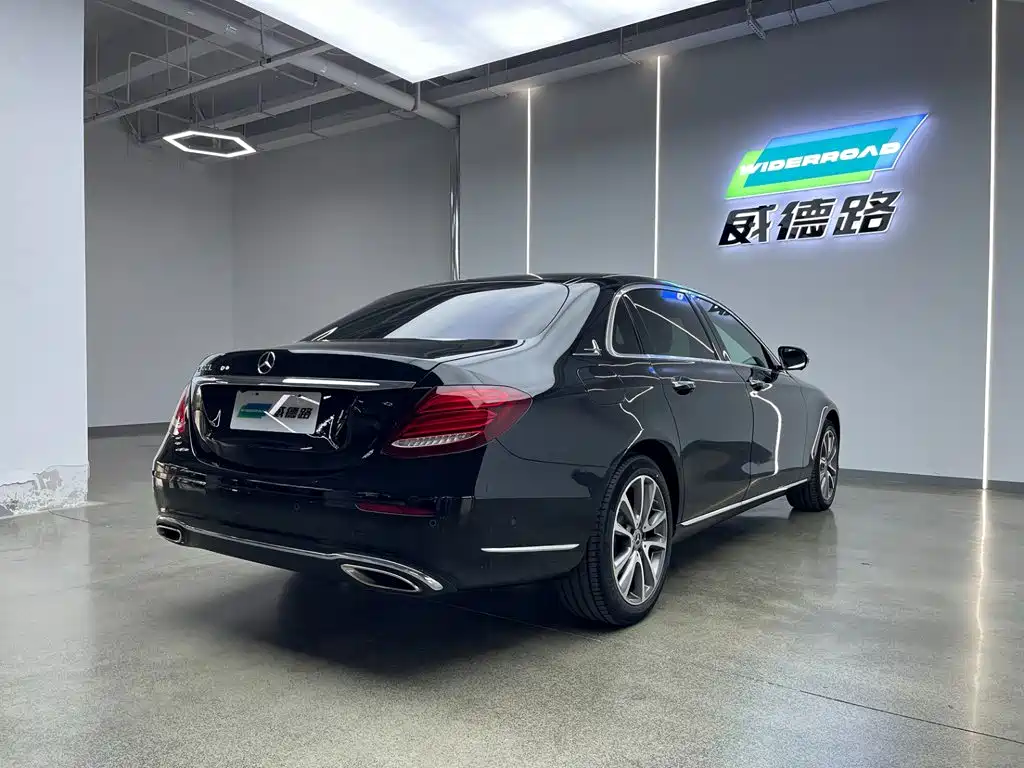 Mercedes-Benz E-Class — миниатюра 9