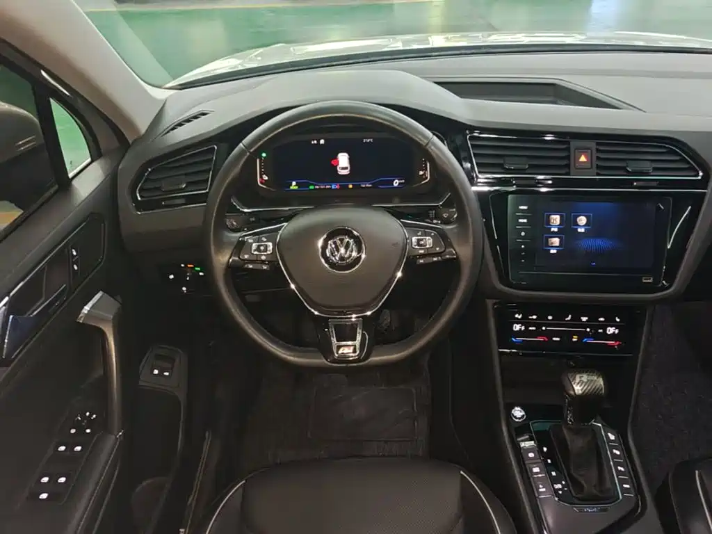 Volkswagen Tiguan L PHEV — миниатюра 7
