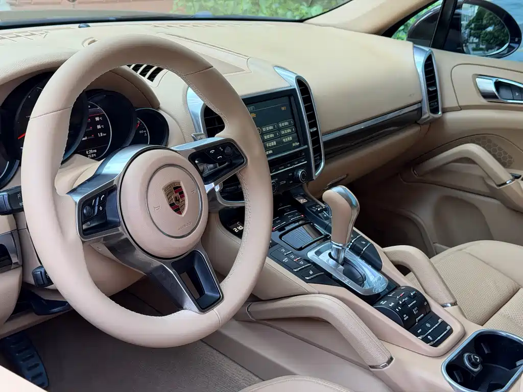 Porsche Cayenne — миниатюра 12