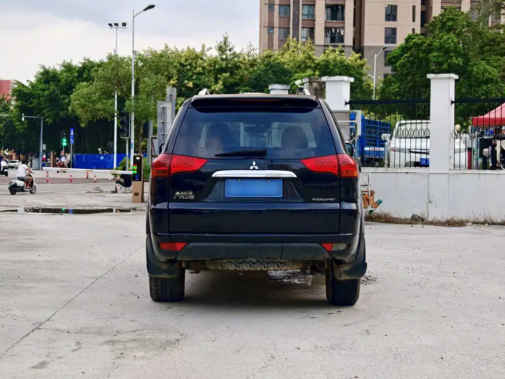 Mitsubishi Pajero Sport — миниатюра 8