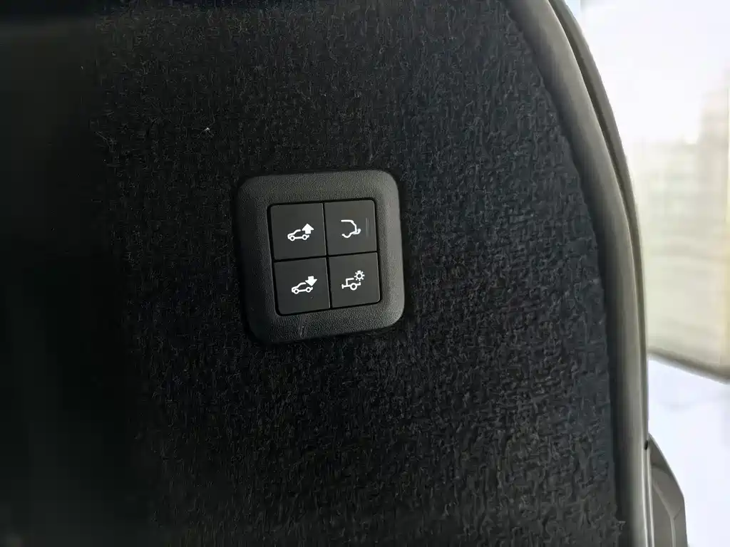 Land Rover Sport — миниатюра 17