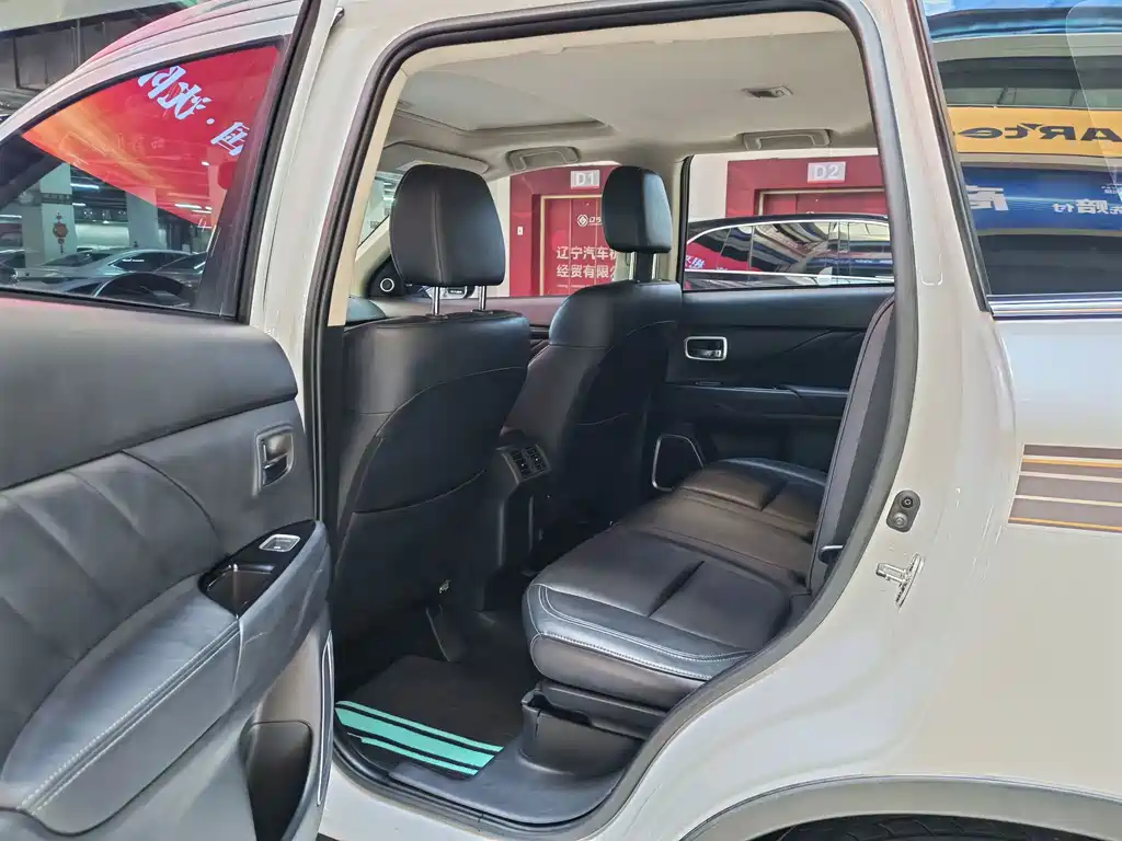 Mitsubishi Outlander — миниатюра 6