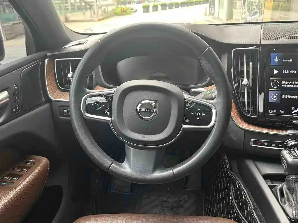 Volvo XC60 — миниатюра 6
