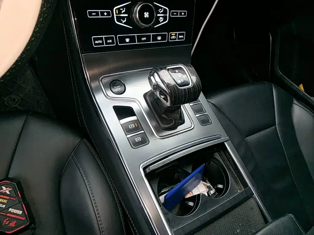Hongqi Hongqi H5 — миниатюра 14