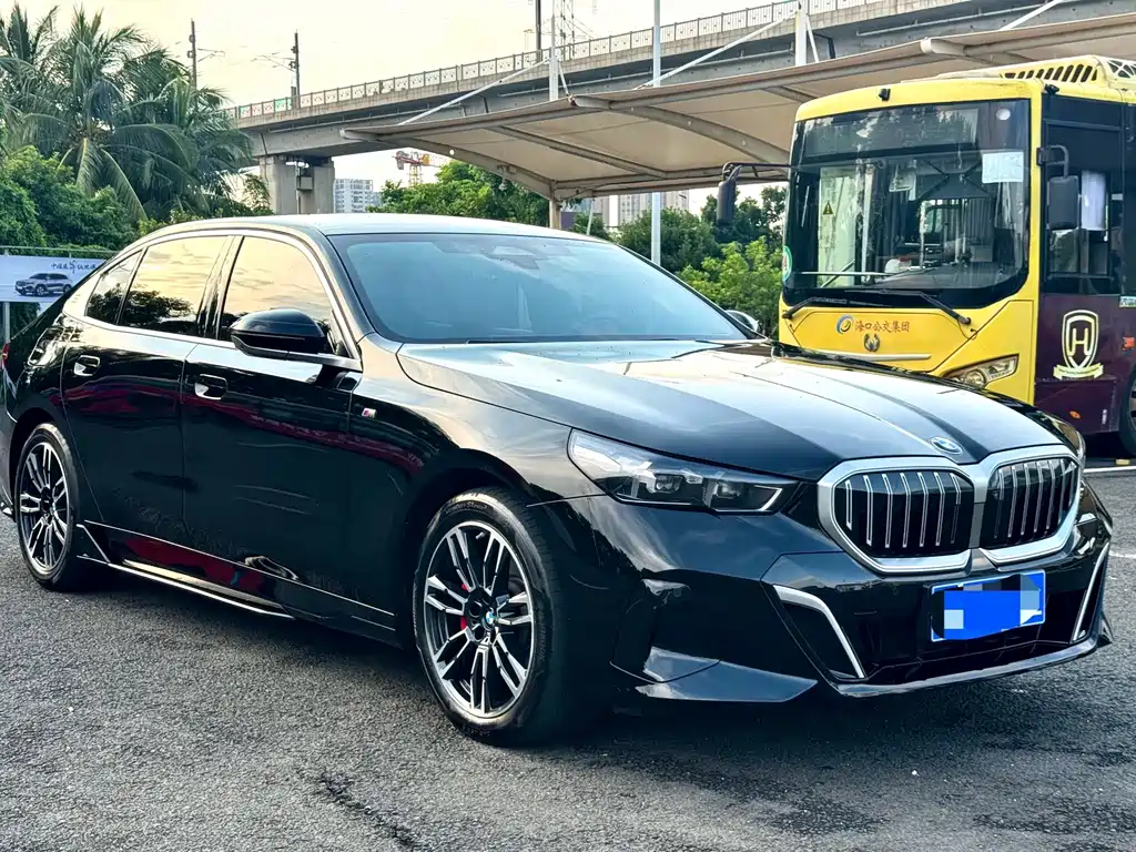 BMW 5 Series — миниатюра 3