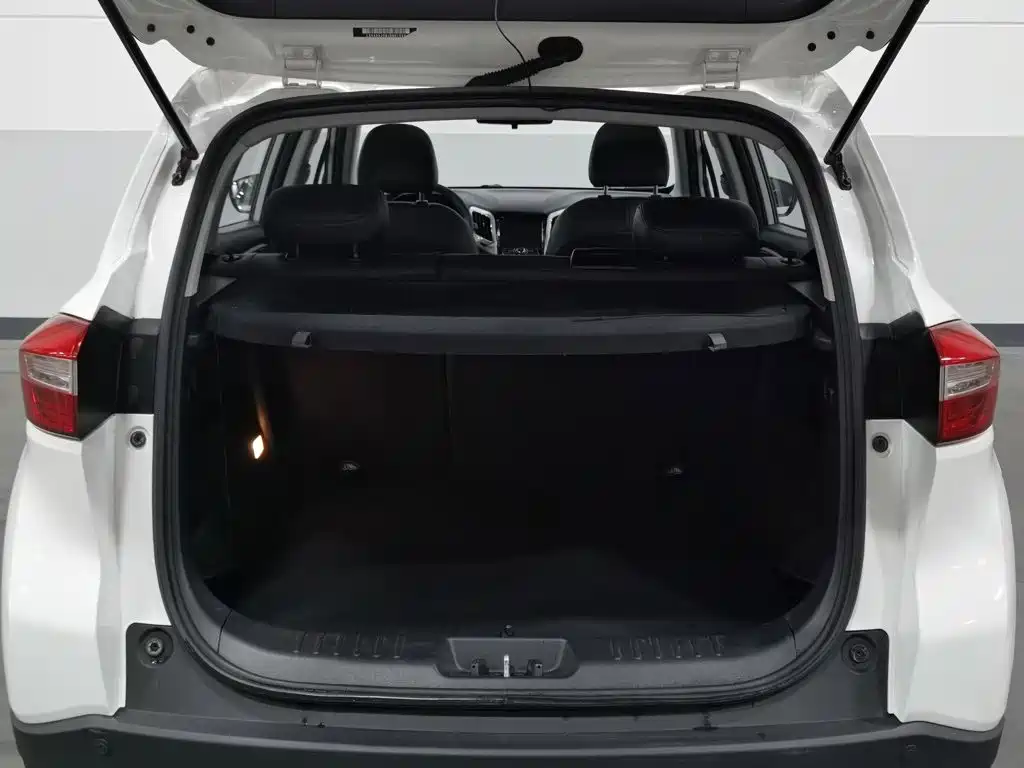 Changan CS15EV — миниатюра 16