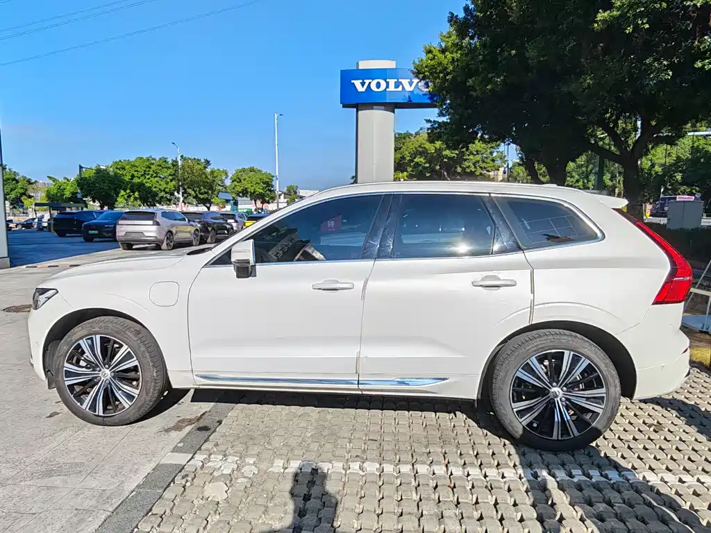 VOLVO XC60 PLUG IN HYBRID
