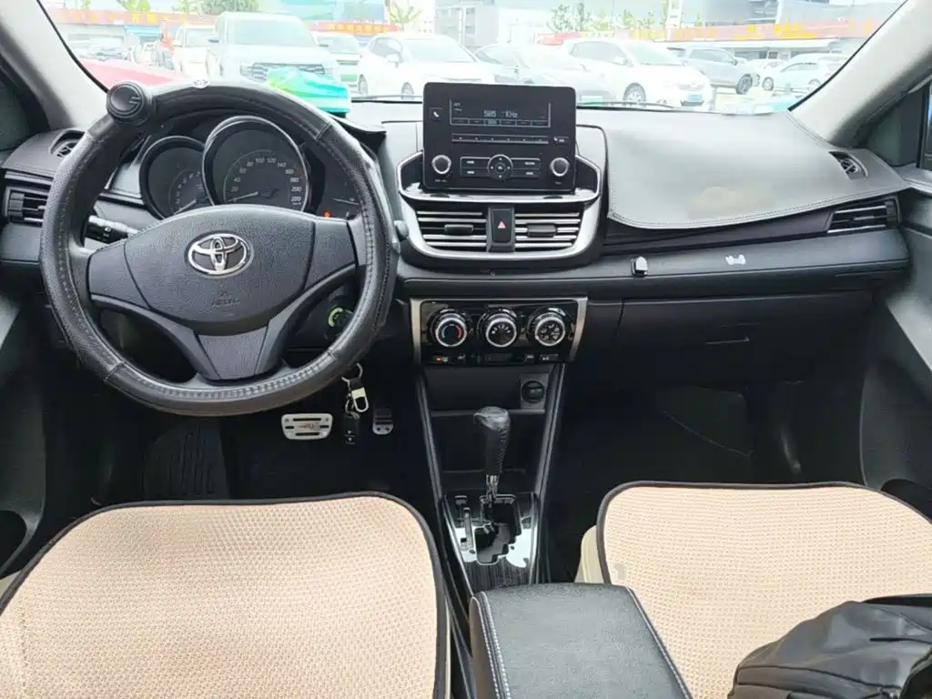 Toyota Yaris L — миниатюра 10