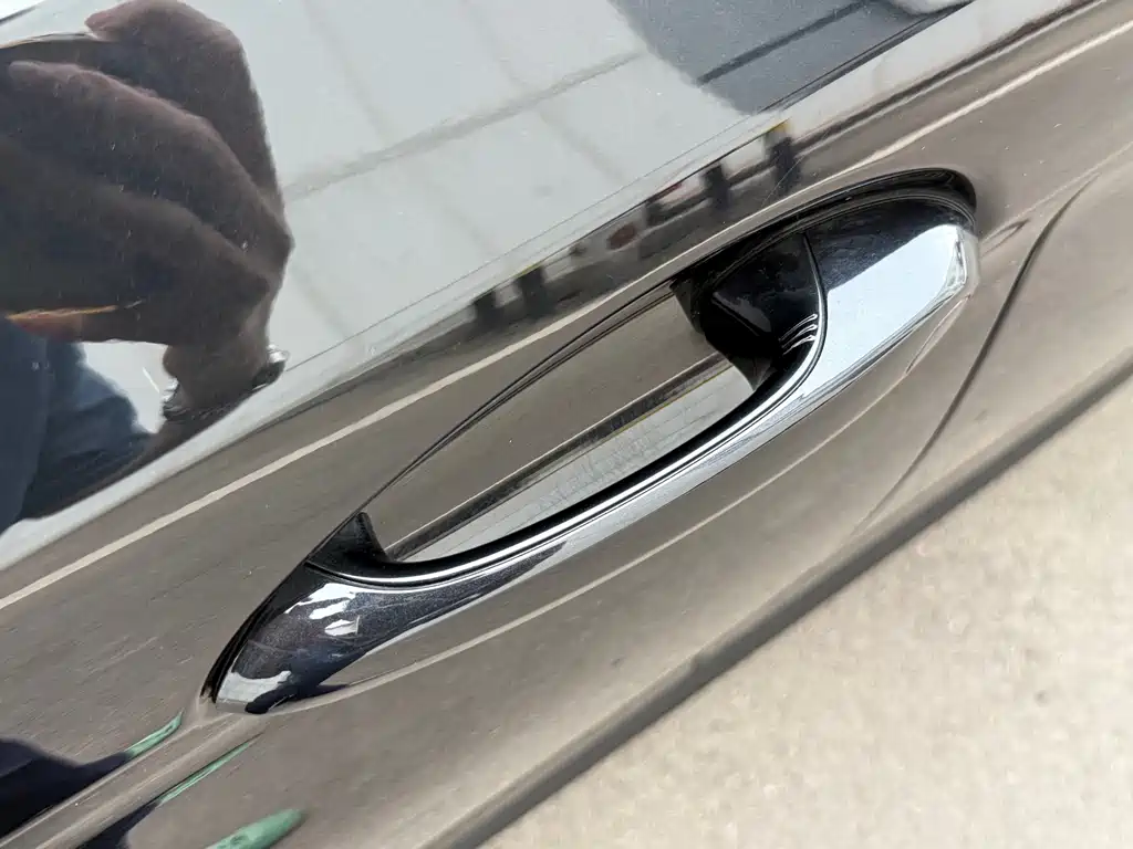 BMW 5 Series — миниатюра 6