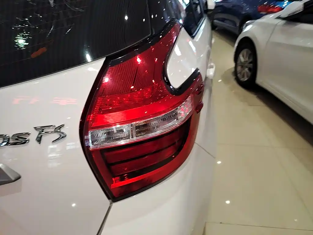 Toyota Vios FS — миниатюра 8