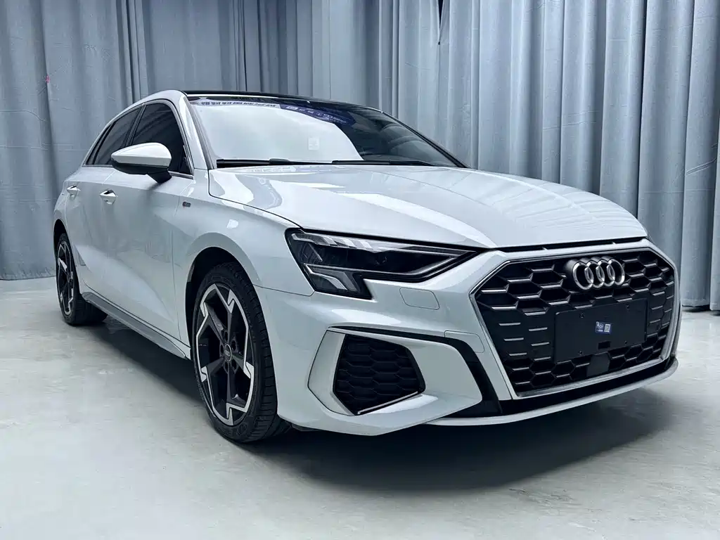 Audi A3 2023 Sportback 35 TFSI Luxury Sport