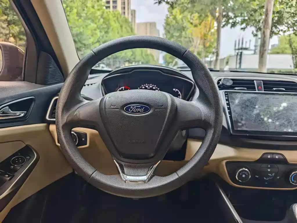 Ford Escort — миниатюра 8