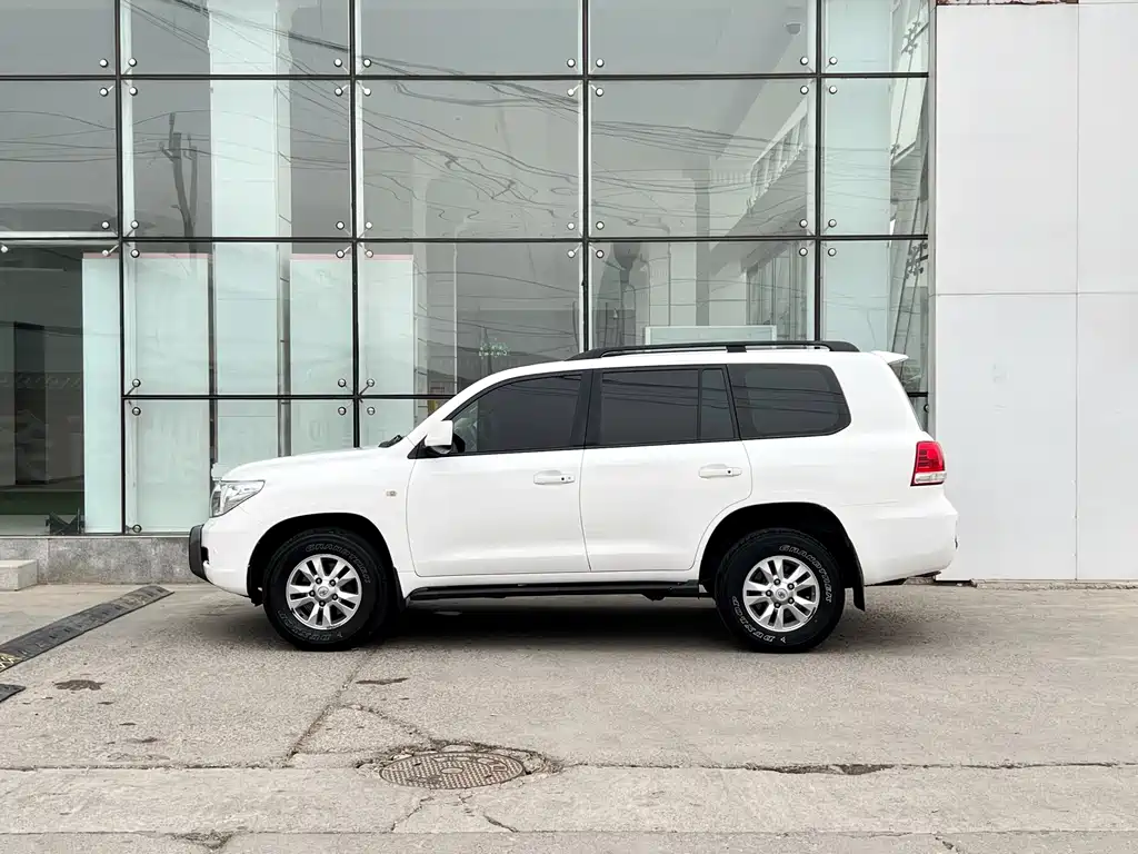 Toyota Land Cruiser 2010 4.7L AT VX