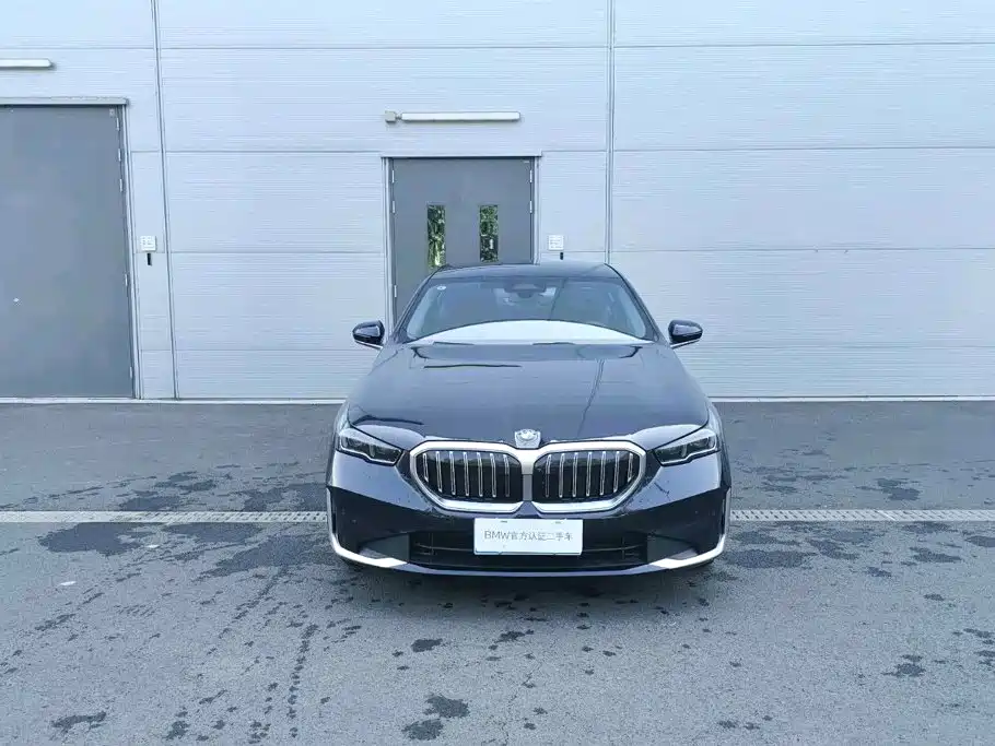 BMW 5 Series — миниатюра 4