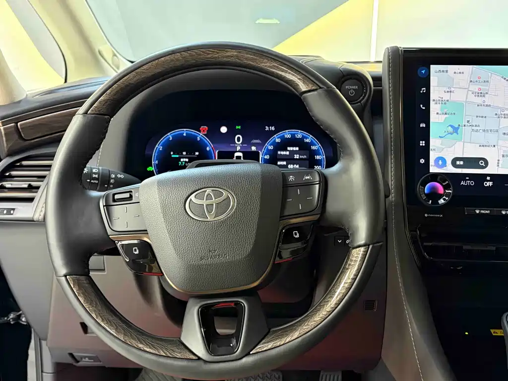 Toyota Alphard — миниатюра 17