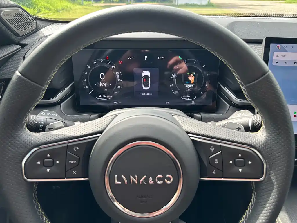 Lynk & Co 03 — миниатюра 13