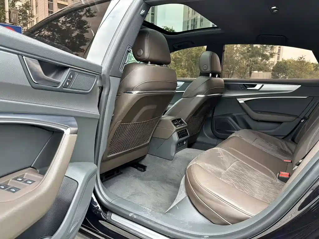Audi A7L — миниатюра 6