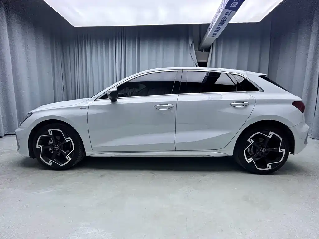 Audi A3 2023 Sportback 35 TFSI Luxury Sport