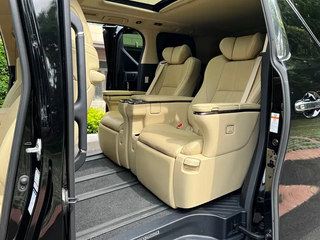 Toyota Vellfire 2023 2.5L HV