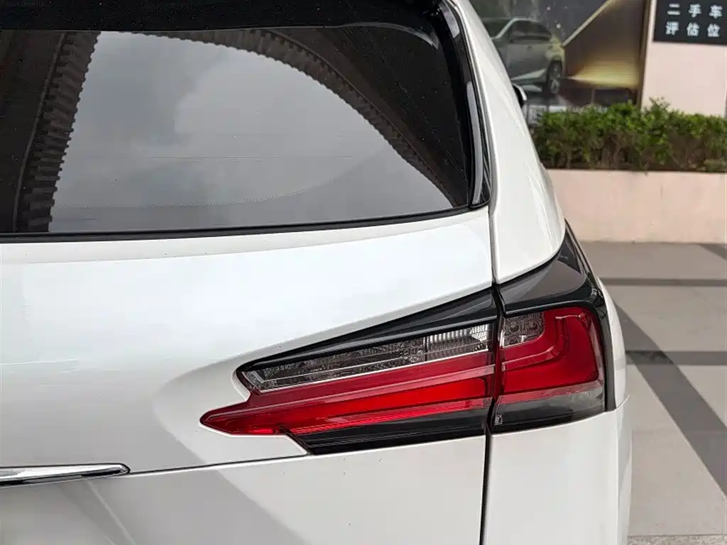 Lexus NX — миниатюра 11
