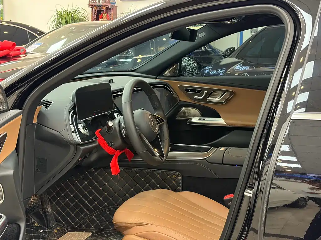 Mercedes-Benz E-Class — миниатюра 8