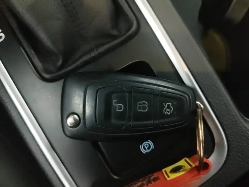 Ford Kuga — миниатюра 9