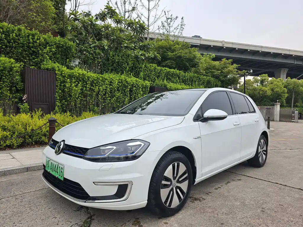 Volkswagen Golf EV 2021