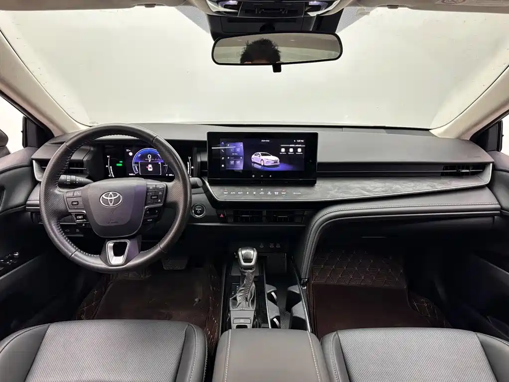Toyota Camry — миниатюра 10
