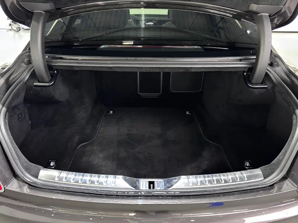 Bentley Flying Spur — миниатюра 34