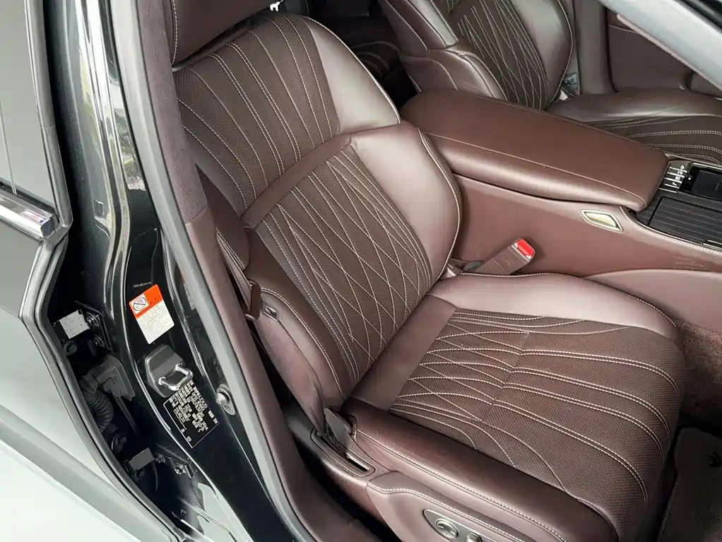 Lexus LS — миниатюра 19