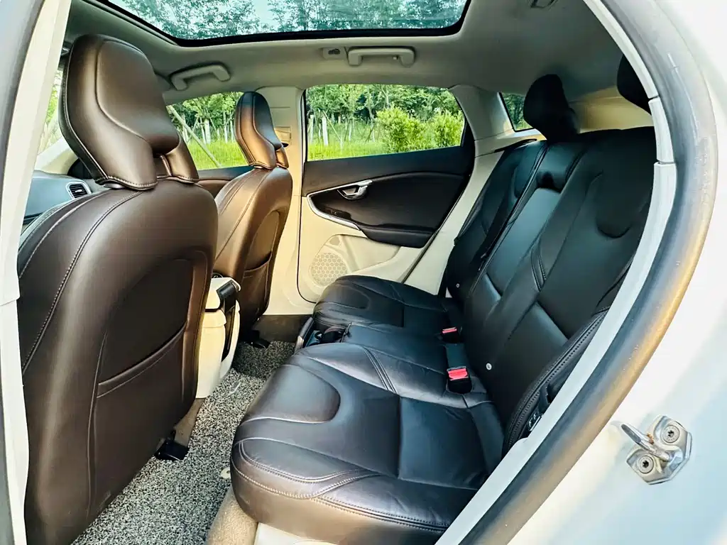 Volvo V40 — миниатюра 9