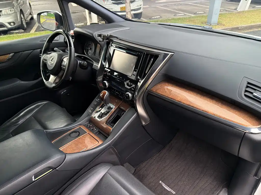 Toyota Alphard 2018 3.5L Luxury