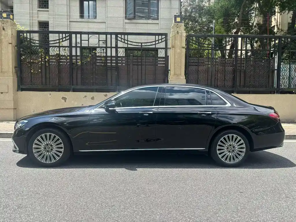 Mercedes-Benz E-Class — миниатюра 5